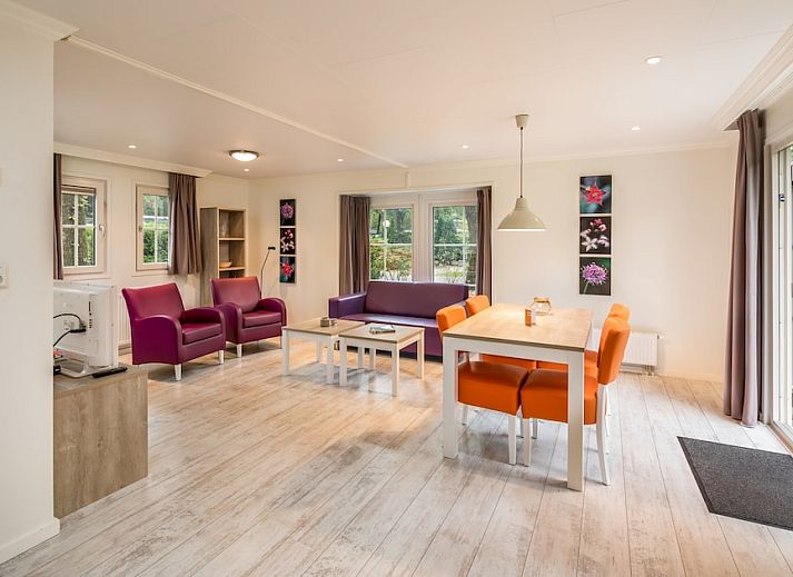 Dotterbloem Chalet 4 in Hooghalen, een charmant vakantiehuis in Drenthe omringd door groene natuur en rustgevende bosomgeving.