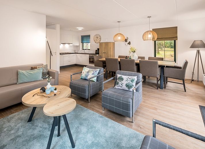 Geniessen Sie Ruhe und Frieden im Stuifzand Wellness Bungalow 8 in Hooghalen, Zentral-Drenthe. Ferienhaus mit grosser Terrasse, umgeben von Natur.