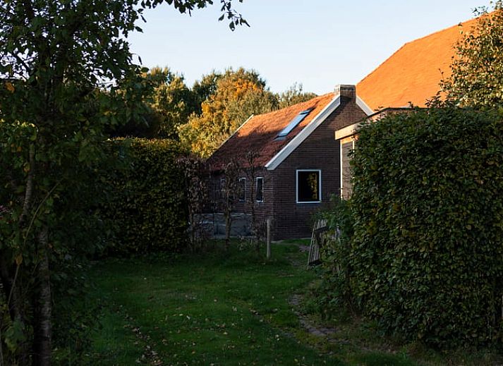 Vakantiehuisje in Hooghalen met charmante bakstenen gevel, gelegen in de natuur van Midden Drenthe, Drenthe.
