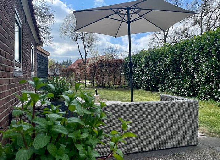 Vakantiehuisje in Hooghalen met charmante bakstenen gevel, gelegen in de natuur van Midden Drenthe, Drenthe.