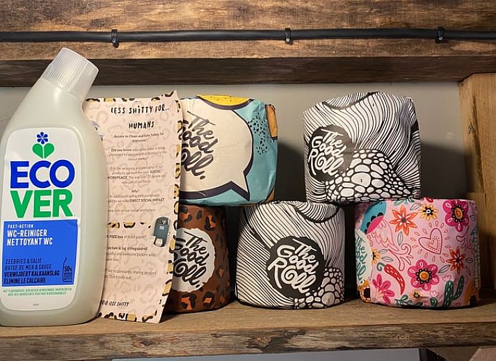 Gemuetliches Schlafzimmer mit Dachfenster in Cottage in Mantinge, Ferienhaus in Zentral-Drenthe, Drenthe.