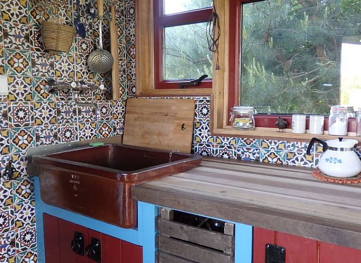 Evening campfire at cottage in Mantinge, Central Drenthe, perfect for relaxing evenings.