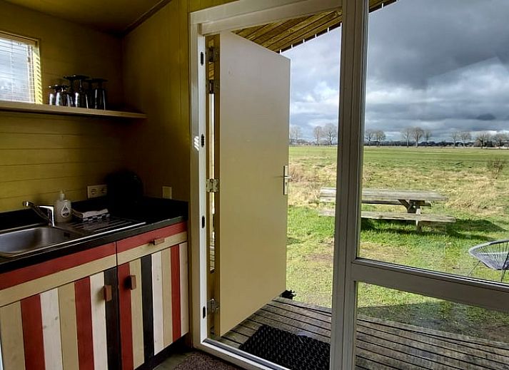 Enjoy nature around Cottage in Mantinge, vacation home in Central Drenthe, with wide views over green fields.