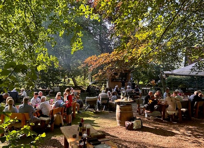 Kitchen of Cottage in Mantinge, vacation home in Central Drenthe, with views of the countryside and access to the terrace.