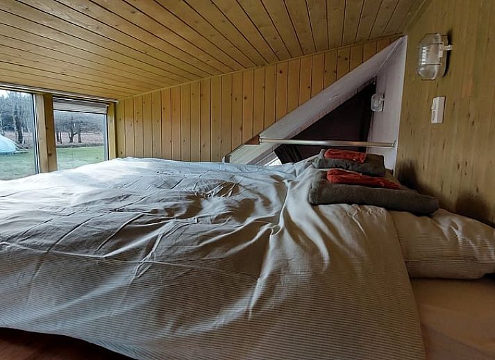 Geniessen Sie die Ruhe auf der Terrasse des Ferienhauses in Mantinge, das im malerischen Mittel-Drenthe liegt.