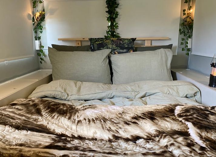 Sonnenuntergang auf der Terrasse des Ferienhauses in Mantinge, Mittel-Drenthe, mit Blick auf die Natur.