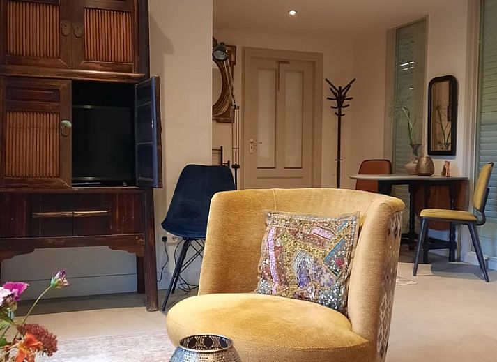 Garten von Cottage in Eesergroen, Ferienhaus in Drenthe mit gemuetlicher Sitzecke und gruener Umgebung.