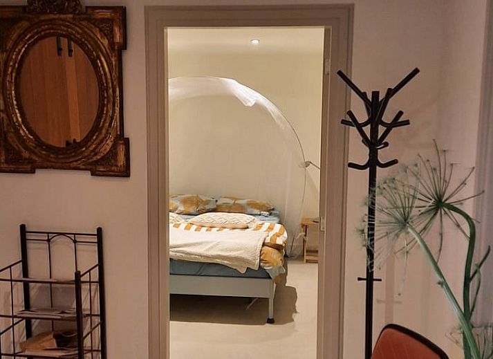 Garten von Cottage in Eesergroen, Ferienhaus in Drenthe mit gemuetlicher Sitzecke und gruener Umgebung.