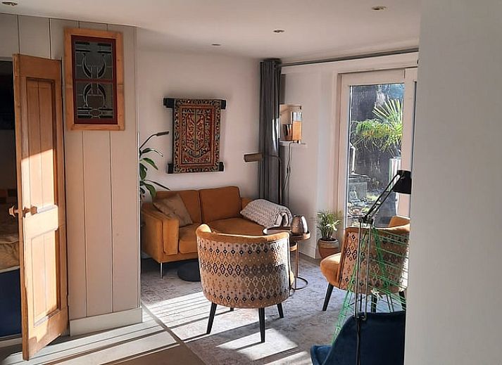 Stilvolles Wohnzimmer in Cottage in Eesergroen, Ferienunterkunft in Zentral-Drenthe.