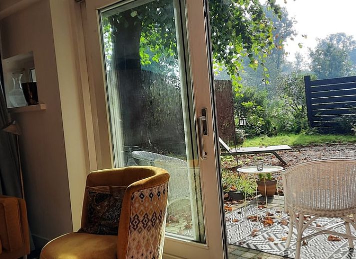 Stilvolles Wohnzimmer in Cottage in Eesergroen, Ferienunterkunft in Zentral-Drenthe.