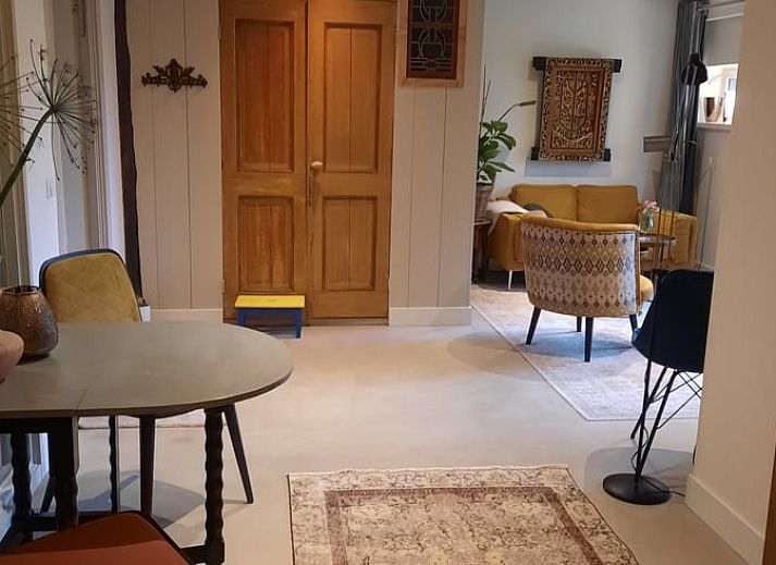 Stilvolles Wohnzimmer in Cottage in Eesergroen, Ferienunterkunft in Zentral-Drenthe.