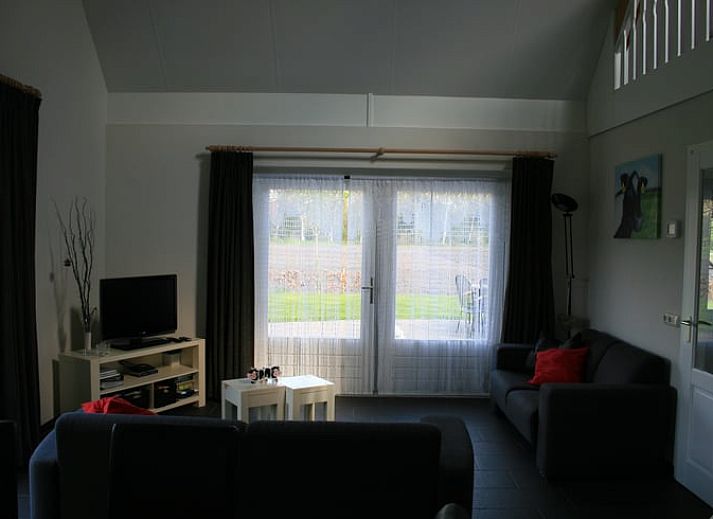 Vakantiehuis in Eesergroen, Drenthe omgeven door groene natuur en grazende koeien in Midden Drenthe.