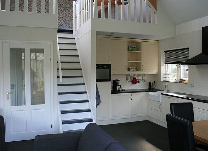 Vakantiehuis in Eesergroen, Drenthe omgeven door groene natuur en grazende koeien in Midden Drenthe.