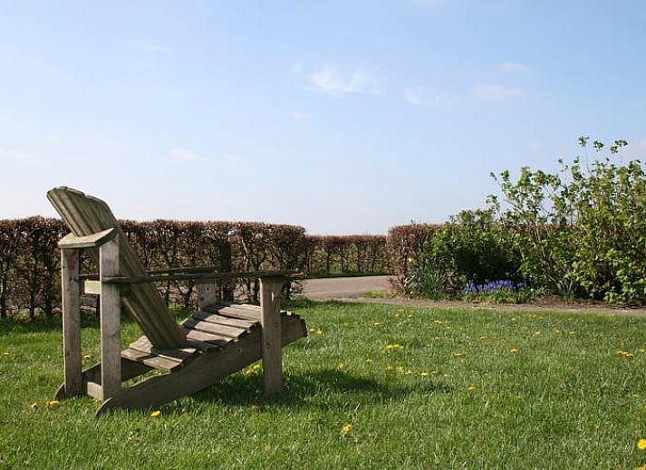 Gezellige woonkamer in Vakantiehuis in Eesergroen, Midden Drenthe met uitzicht op het terras.