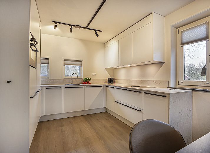 Verblijf 1732109 - Bungalow Midden Drenthe - Hof van Saksen | 10-persoons Wellness Lake view boerderij | 