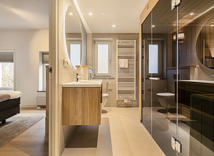 Verblijf 1732109 - Bungalow Midden Drenthe - Hof van Saksen | 10-persoons Wellness Lake view boerderij | 