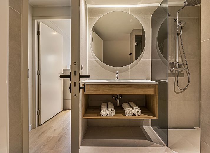 Verblijf 1732109 - Bungalow Midden Drenthe - Hof van Saksen | 10-persoons Wellness Lake view boerderij | 