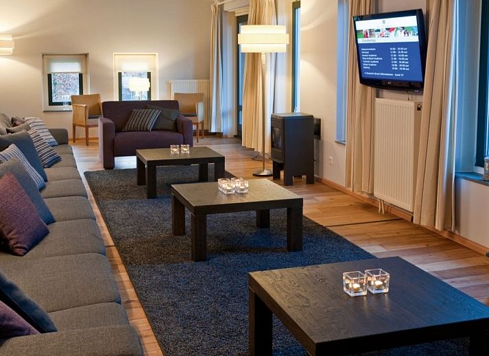 Bovenverdieping van Hof van Saksen 24-persoons boerderij in Nooitgedacht, Drenthe, met slaapkamers en badkamers.