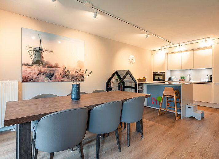 Kinderhoek in keuken van Hof van Saksen 6-persoons kinderboerderij 6CEK, Nooitgedacht, Midden Drenthe met speelhuisje.