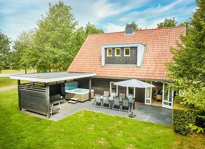 Hof van Saksen 8-Personen-Wellness-Bauernhof in Nooitgedacht, Drenthe, mit grossem Garten und Terrasse.