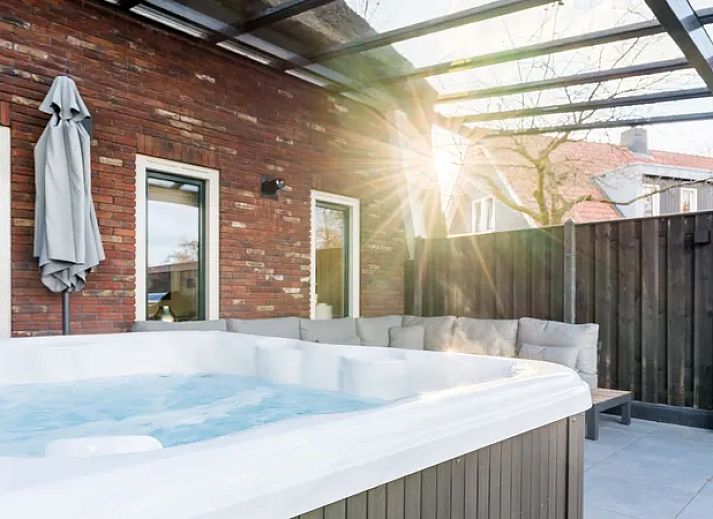 Verblijf 173251 • Bungalow Midden Drenthe • Hof van Saksen | 6-persoons Wellness Waterfront boerderij |