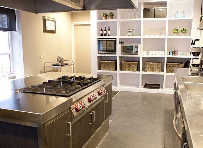 Rustieke veranda bij Vakantiehuisje in Witteveen, ideaal voor een rustige vakantie in Midden Drenthe.