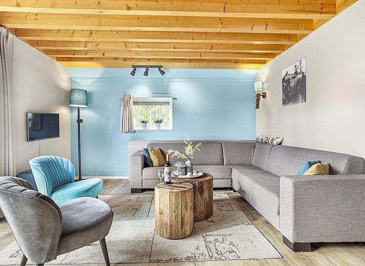 Orveltermarke 8-person bungalow 8C in Witteveen, Drenthe with sunny terrace and green garden.