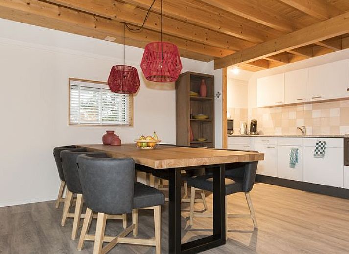 Orveltermarke 4-persoons bungalow Notariswoning in Witteveen, Drenthe met ruime tuin en terras voor ontspannen verblijf.