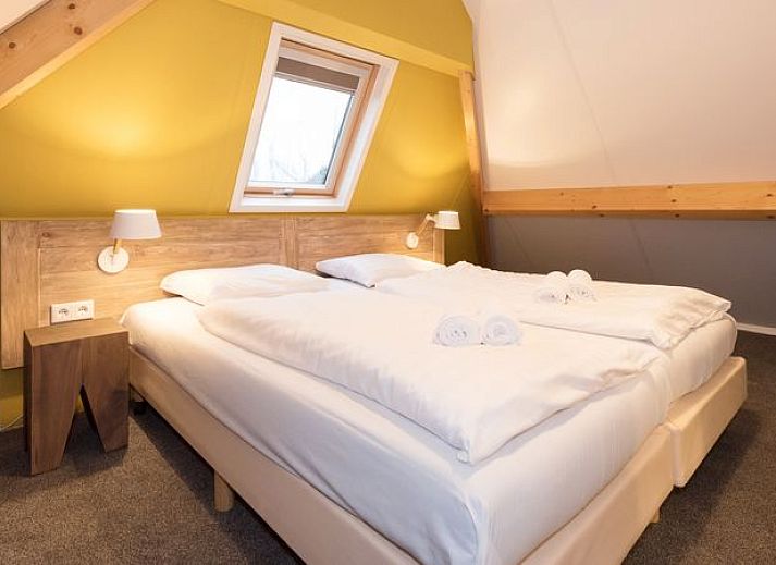 Gezellige woonkamer in Orveltermarke 4-persoons bungalow Notariswoning in Witteveen, Drenthe met comfortabele zithoek.