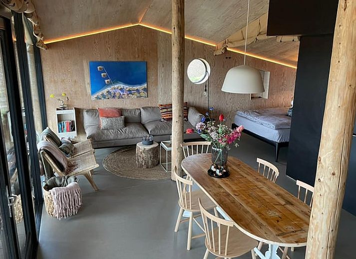 Gemuetliche Sitzecke mit Feuerstelle im Cottage in Odoorn, Zentral-Drenthe, Ferienhaus in der Natur.