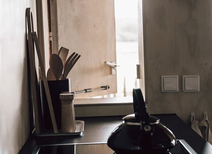 Luchtfoto van de unieke tenten bij Vakantiehuis in Odoorn, Midden Drenthe, omgeven door natuurlijke schoonheid.