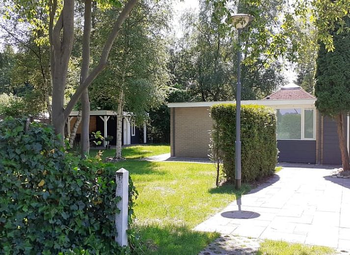 Huisje in Nieuw Balinge, vakantiehuis omgeven door groen in Midden Drenthe, ideaal voor natuurliefhebbers.