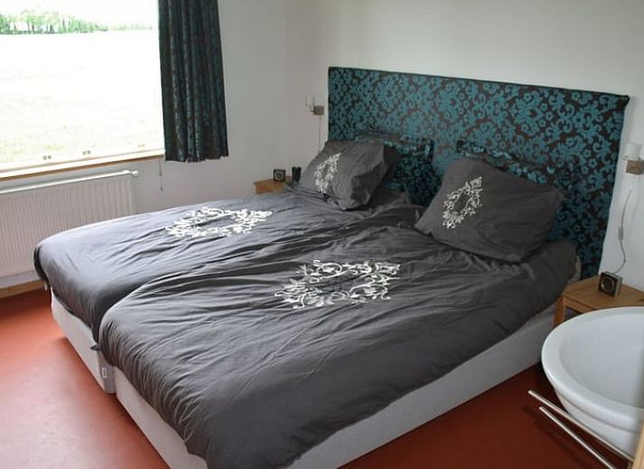 Charmantes rotes Ferienhaus in Nieuw Balinge, in der ruhigen Region Zentral-Drenthe gelegen, ideal zum Entspannen.