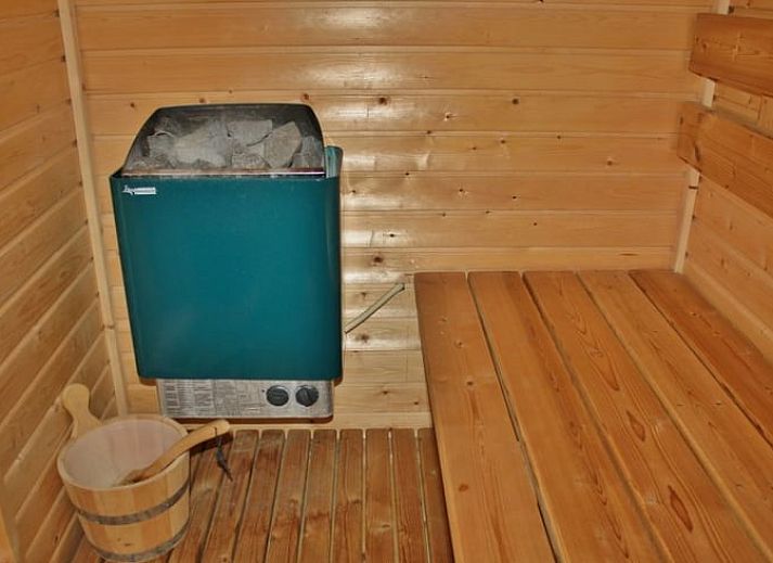 Charmantes rotes Ferienhaus in Nieuw Balinge, in der ruhigen Region Zentral-Drenthe gelegen, ideal zum Entspannen.