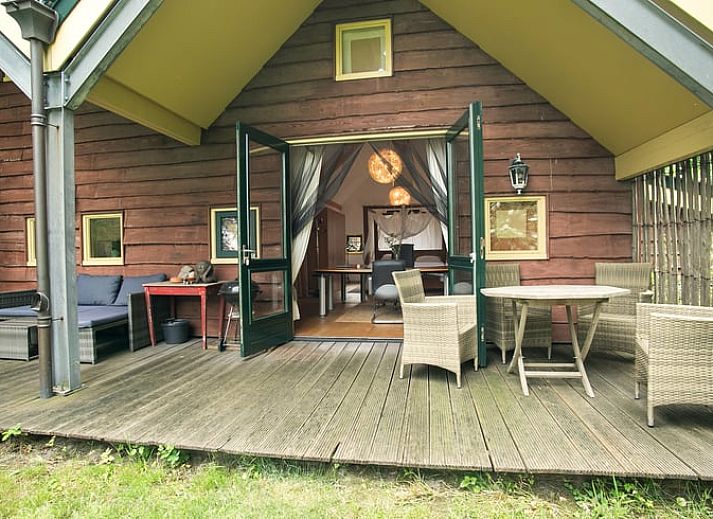 Sfeervolle slaapkamer in Vakantiehuis in Een, Noord Drenthe. Comfortabele bedden voor een goede nachtrust.