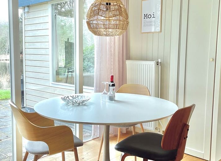 Moderne keuken in Huisje in Een, vakantieaccommodatie in Drenthe.