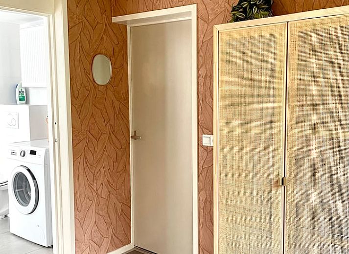 Prachtig meer omgeven door groen bij Huisje in Een, Noord Drenthe.