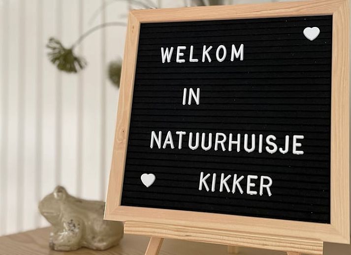 Prachtig meer omgeven door groen bij Huisje in Een, Noord Drenthe.