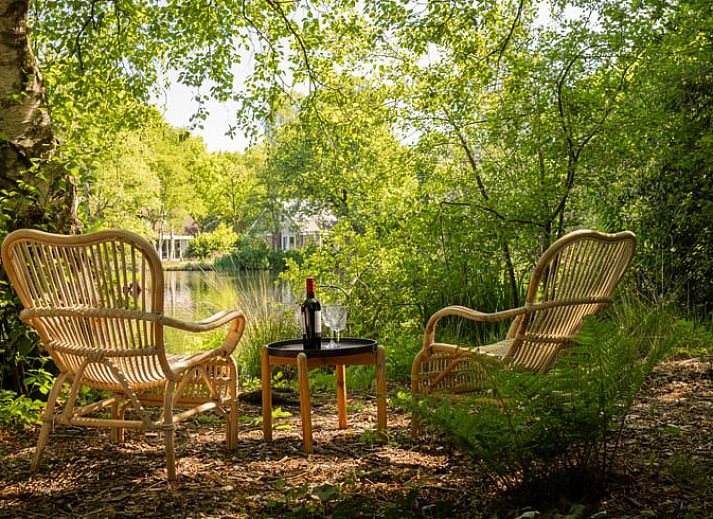 Vakantiehuis in Een, Noord Drenthe, omgeven door groene natuur en rust.