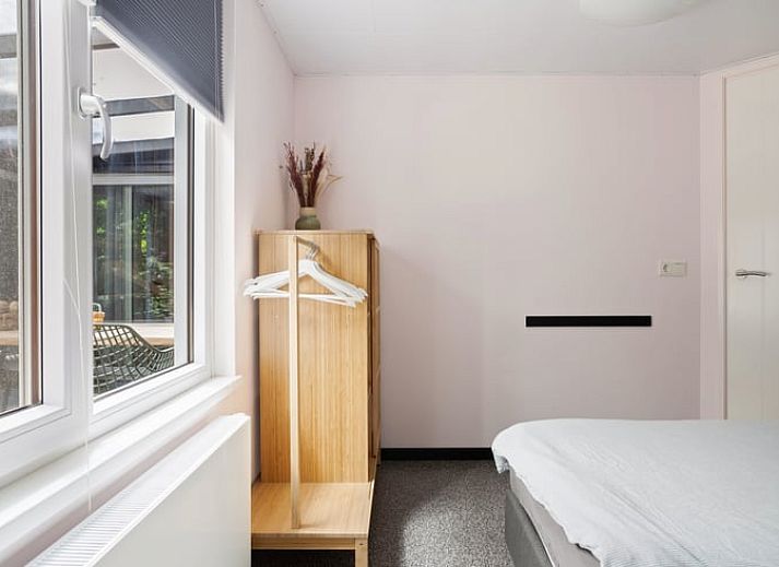 Ruim terras van Vakantiehuis in Een, Noord Drenthe, ideaal voor ontspanning.