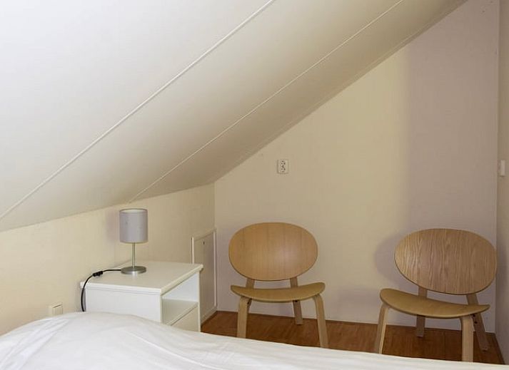 Moderne Kueche im Ferienhaus "Huisje in Een" im ruhigen Norden der Provinz Drenthe, mit stilvollen Geraeten und schlichtem Interieur.