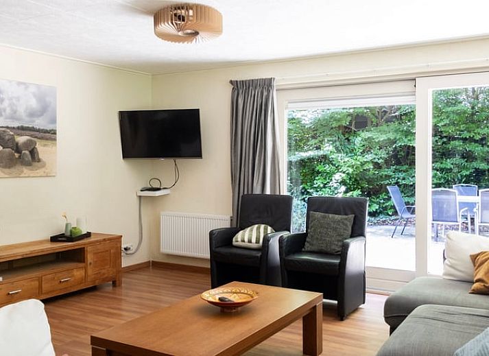 Moderne Kueche im Ferienhaus "Huisje in Een" im ruhigen Norden der Provinz Drenthe, mit stilvollen Geraeten und schlichtem Interieur.