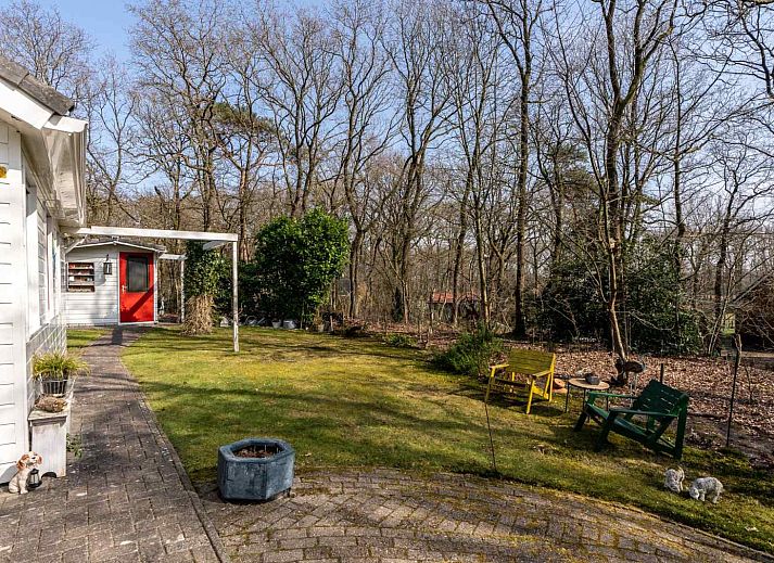 Gemuetliches Schlafzimmer im Ferienhaus DG1464, Zuidlaren, Drenthe, mit Blick auf die Natur.