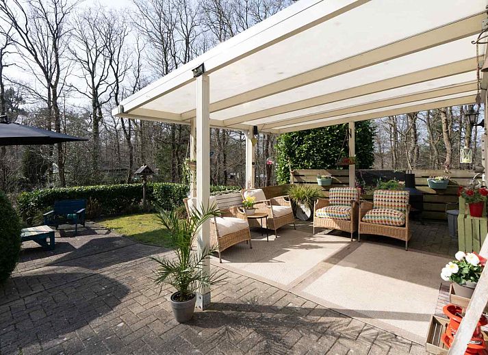 Moderne Kueche im Ferienhaus DG1464, Zuidlaren, Drenthe, komplett mit Essecke.