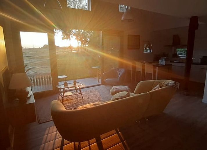 Seitenansicht des Ferienhauses in Eext, Nord-Drenthe mit Glaswintergarten.