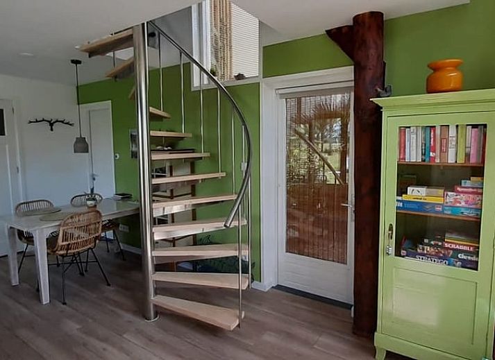 Seitenansicht des Ferienhauses in Eext, Nord-Drenthe mit Glaswintergarten.