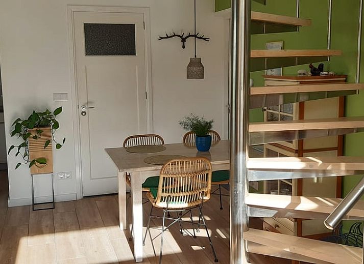 Seitenansicht des Ferienhauses in Eext, Nord-Drenthe mit Glaswintergarten.