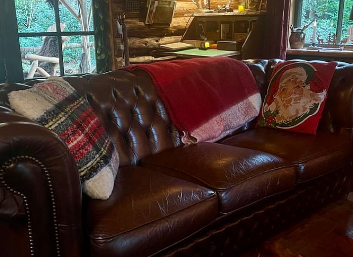 Vuurplaats bij Huisje in Norg, vakantiehuis in Norg, Noord Drenthe, met warme avondverlichting.