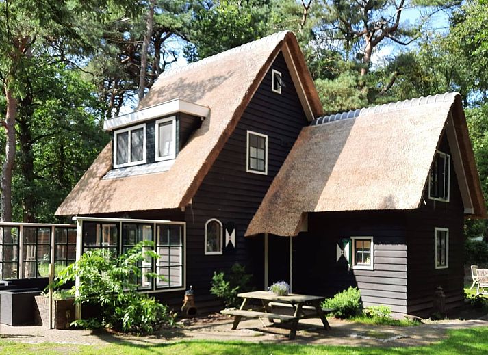 Verblijf 1809120 • Vakantiewoning Noord Drenthe • Ruim vakantiehuis voor 8 personen, gelegen in de bossen van