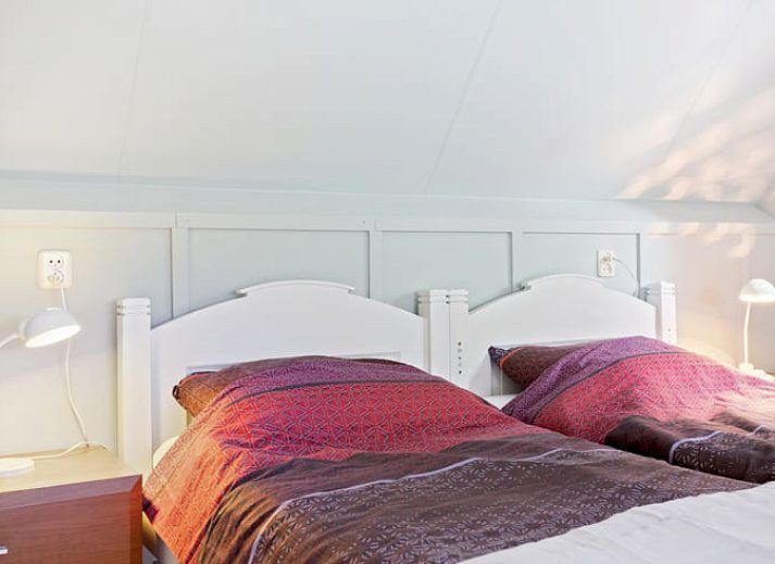 Geniessen Sie den ruhigen Garten mit Terrasse im Huisje in Norg, einem Ferienhaus in der schoenen Landschaft von Nord-Drenthe, Drenthe.